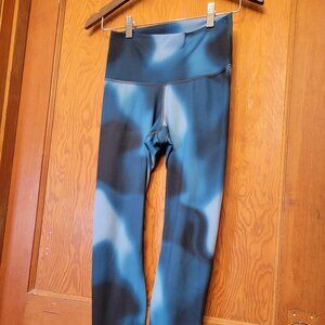 Nike Yoga Dri-FIT High Waist Leggings Size M Blue Teal Abstract Smoke Print